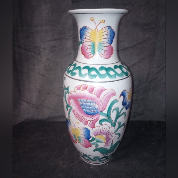 Vintage Chinoiserie Floral & Butterflies Ceramic Vase w Pink Green Accents EUC - Picture 5 of 11